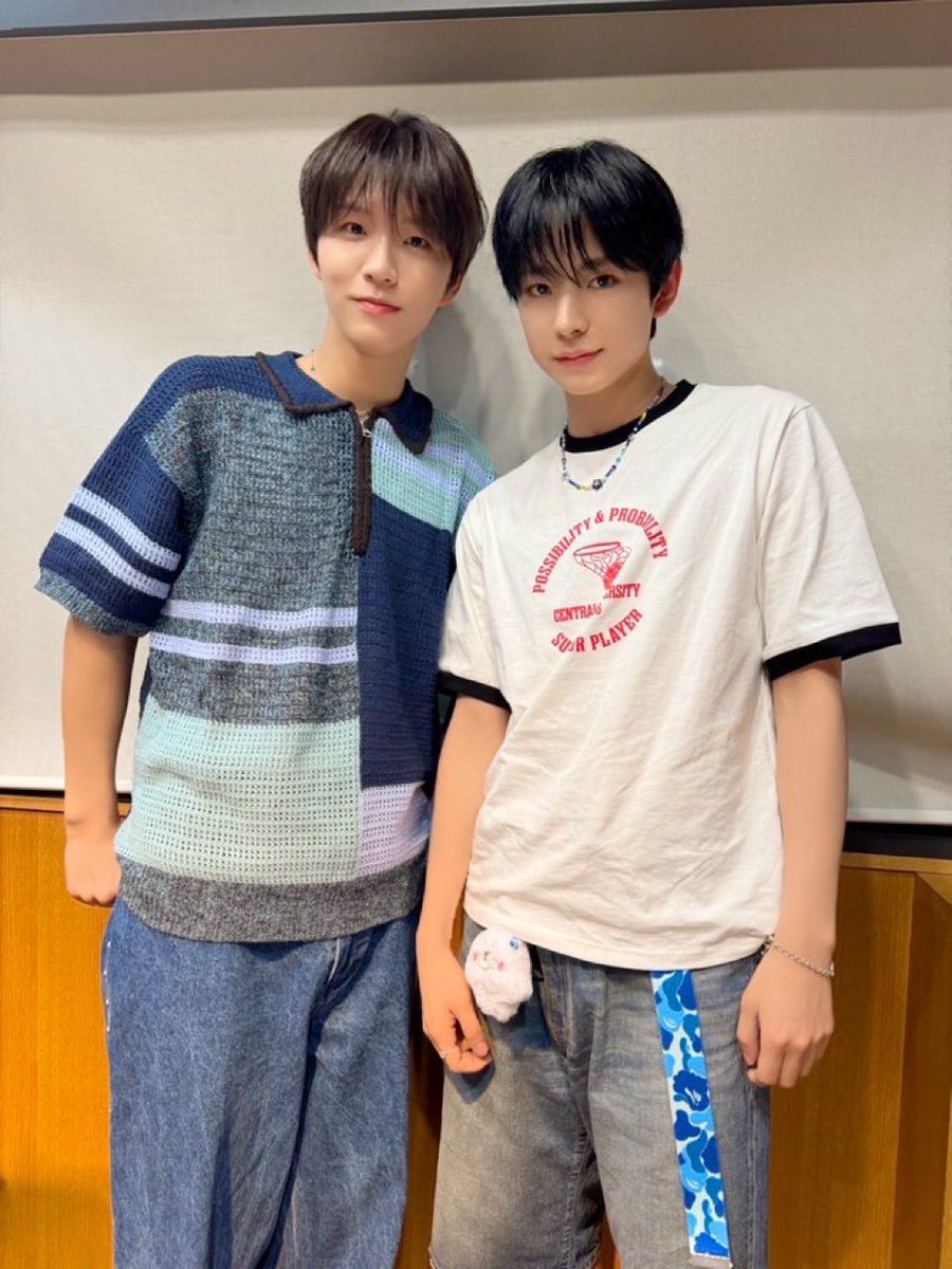onlyuufans's tweet photo. may bagong addition nanaman sa photos of yutdaeng na mukang nakipagpapic siya sa crush niya during school event https://t.co/PCk0Kyjbf5