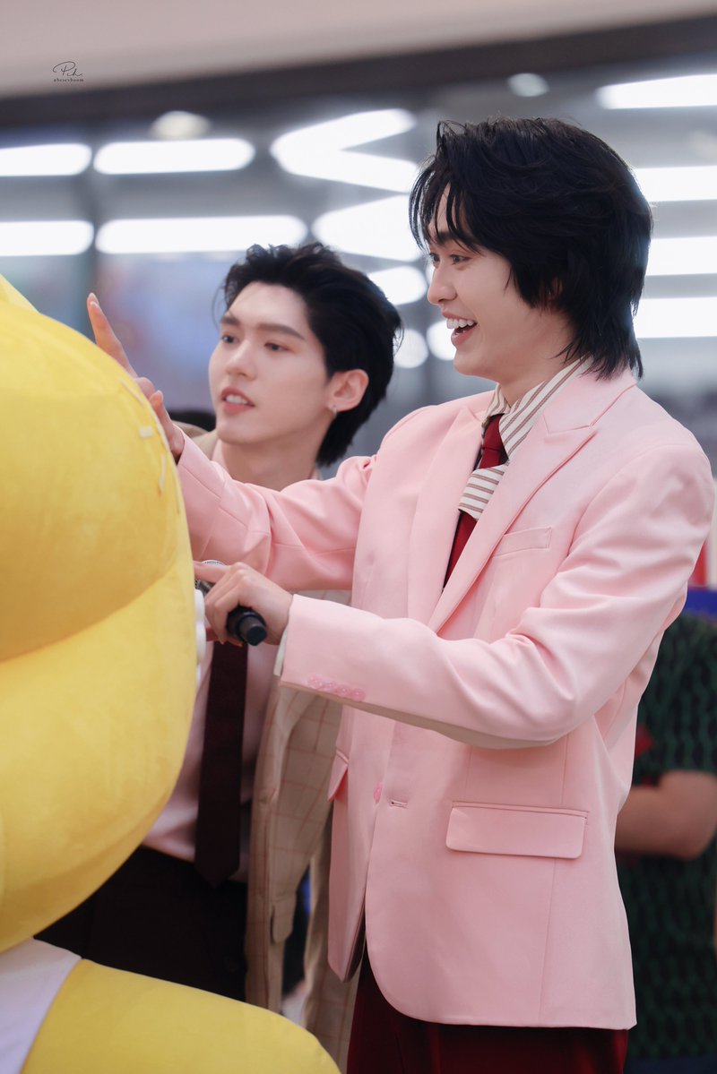 𝘱𝘤𝘩. — tweet media