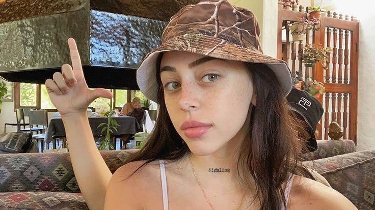 𝑙lu𝕧𝕚ɑ ( no ) es 𝕥u͞yα ! tweet media