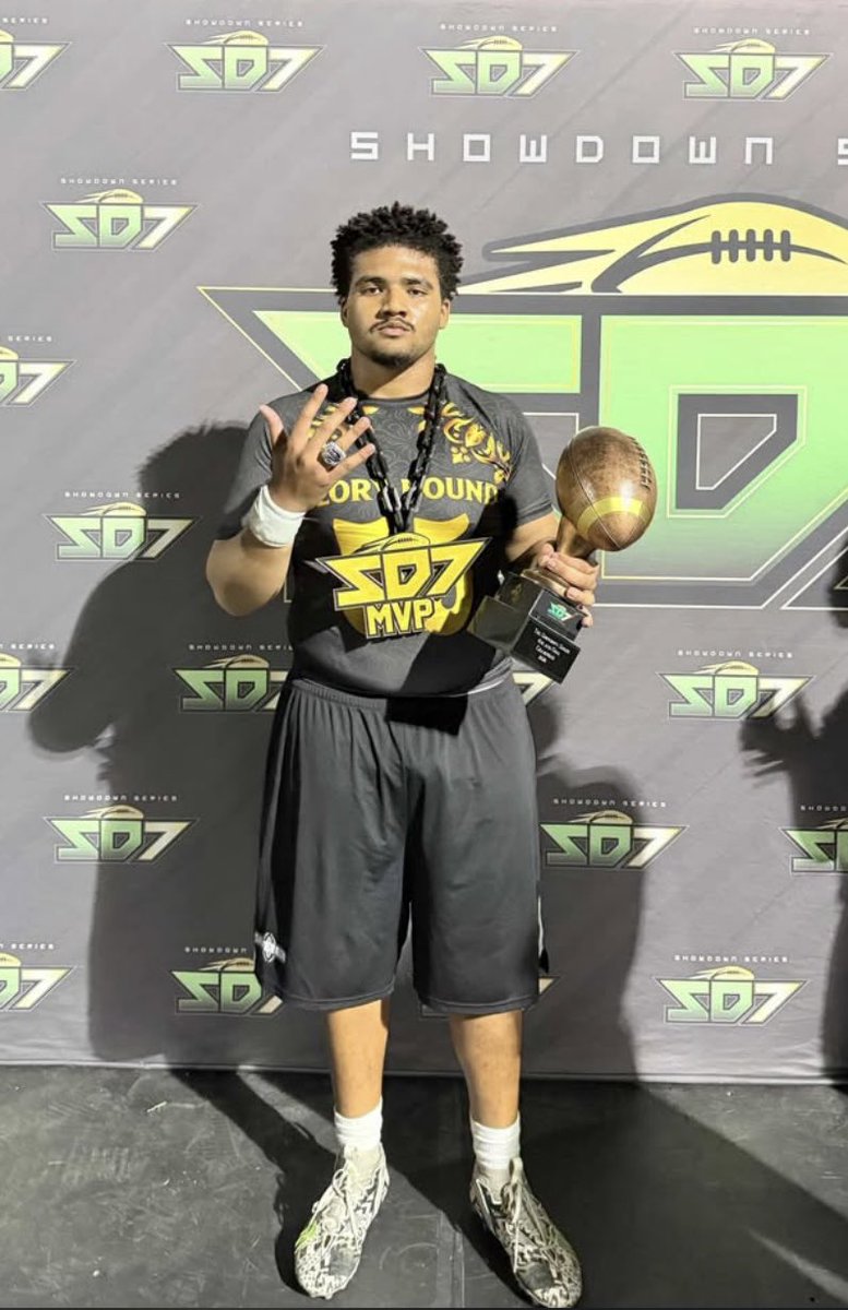 Had a great time at the SD7 showdown series 5v5 tournament. DAWGS don’t sleep we EAT!
<a href="/zonesteps/">Anthony Barilla</a> <a href="/iamgregrogers/">Greg Rogers</a> <a href="/SilveradoHSFB/">Silverado High School Football</a> <a href="/CoachDavis_UMD/">Austan Davis</a> <a href="/TheShowdown7s/">TheShowdownSeries</a>