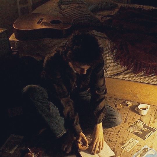 ariona is typing... tweet media