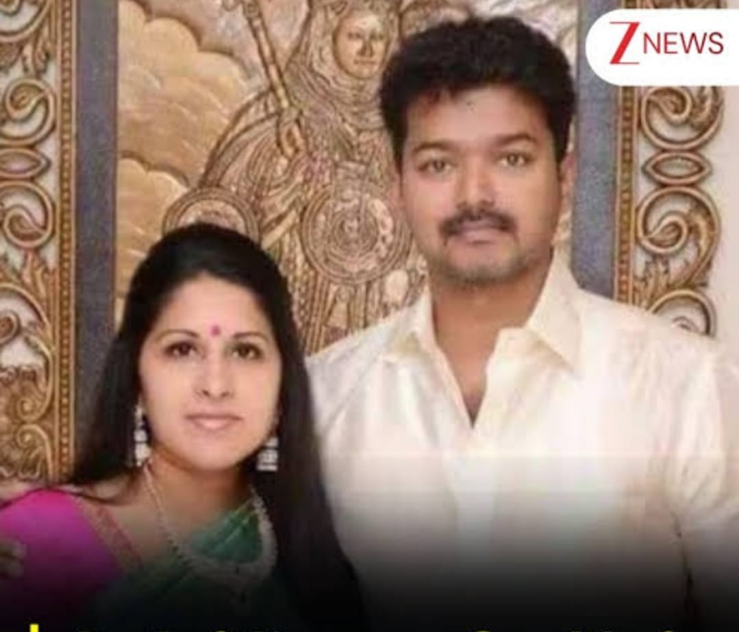 तमिलनाडु में चुनावी बिगुल बज चुके हैं इसी बीच थालापति विजय और उनकी पत्नी संगीता के बीच विवाद कोर्ट में पहुंच चुका है.

पहले तो महिलाएं चरित्रहीन मानी जाती थी लेकिन इस मामले में पुरुष भी कम नहीं है.

विजय और संगीता 28 साल से साथ रह रहे थे लेकिन विजय अपने उम्र से 9 साल छोटी तृष्णा