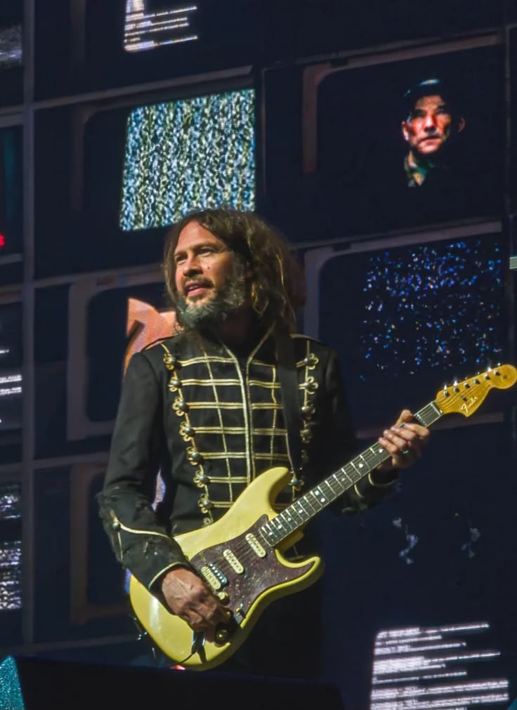 ray toro hourly tweet media