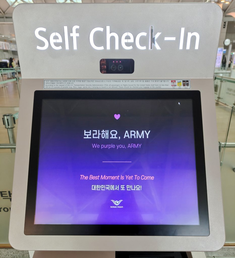 อิมแพ็คทั้งบังทัน ทั้งอาร์มี่ ขากลับ ยังมีข้อความส่งให้เรานะ จะโดนเกลียดอยู่ด้อมเดียวทั้งวงการเกาหลี ก็ไม่แปลกป่ะ?? ก็มันน่าหมั่นไส้จริงอ่ะ🤭
💜보라해요, ARMY = โบราแฮ ARMY
💜We purple you, ARMY
💜The Best Moment is Yet To Come
💜대한민국에서 또 만나요! =