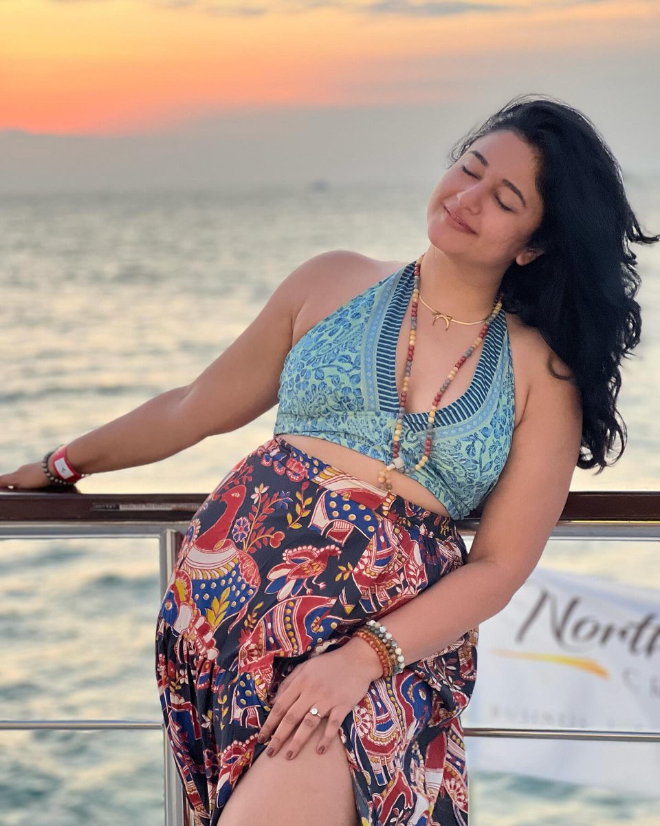 GlamCrest tweet media