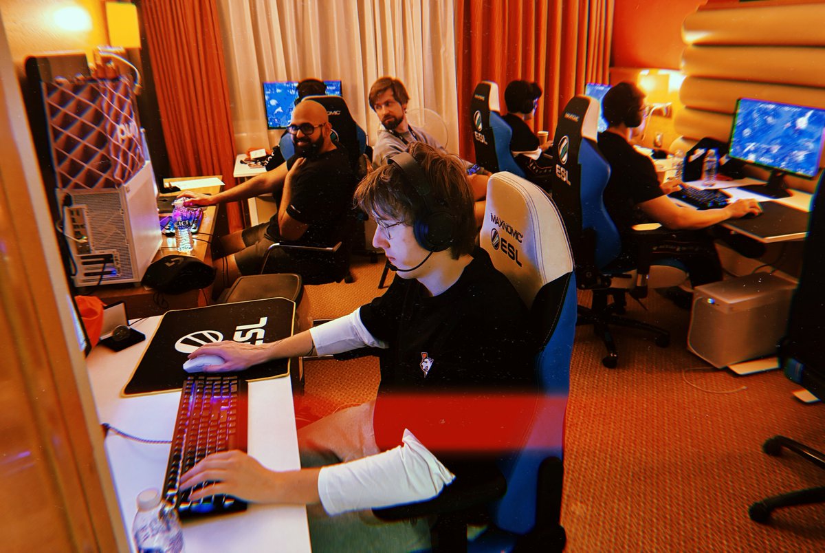 Virtus.pro Dota 2 tweet media