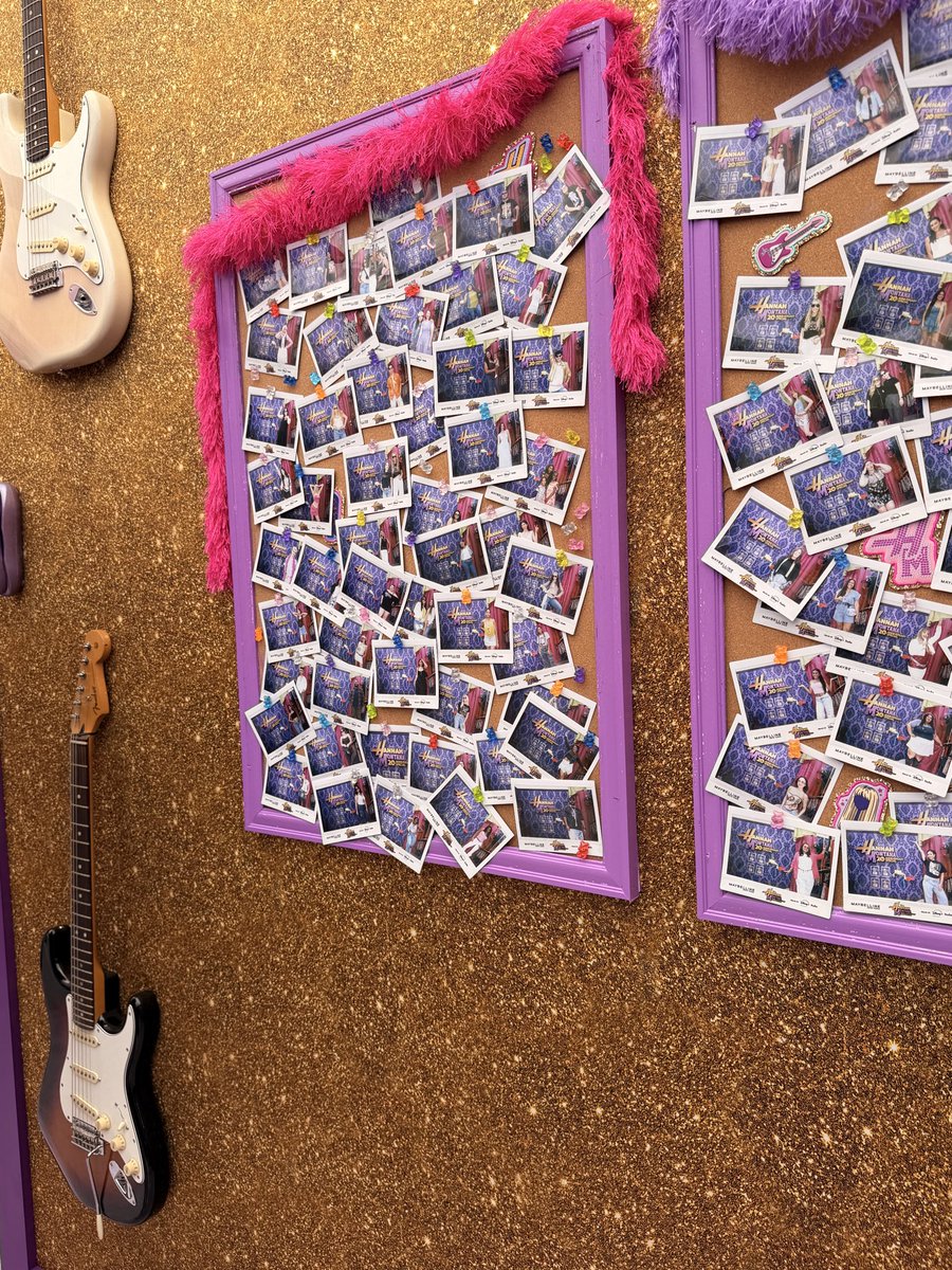 hannahmiley4eva's tweet photo. Hannah Montana pop up at the Grove today! Very very cool and so worth the wait! 🎸✨ https://t.co/ankcabeCge