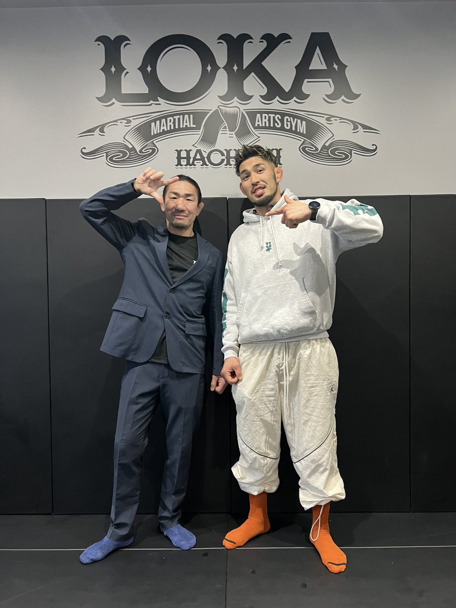 3yaslam's tweet photo. おれも行ってきたぜ不良先輩のメガジムオープンセレモニー！
駅前でこんなでかくて綺麗なジムオープンしちゃう不良先輩本当すごい！格闘技成功者！
超久しぶりに会えたDJさん、番長選手、よく会ってる気がするやます！いろんな人に会えて超嬉しかった！ https://t.co/EBg58mwRDq