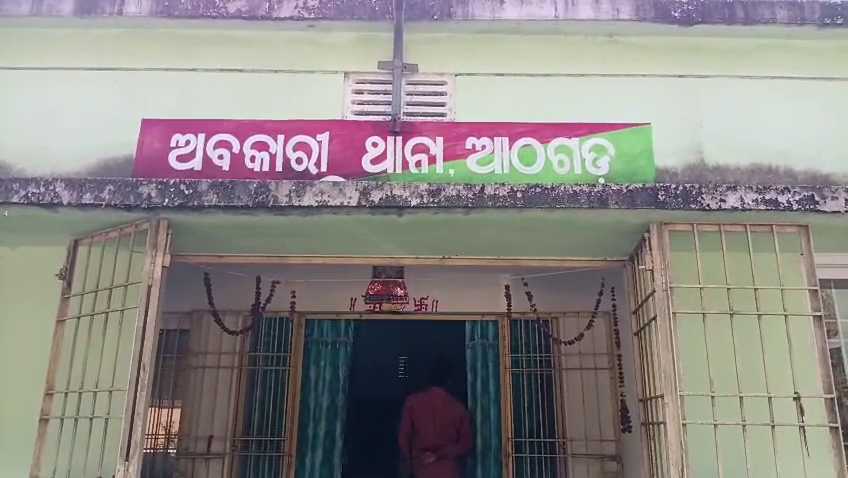 PrameyaDigital's tweet image. #୨୪୫୭_ଲିଟିର_ଦେଶୀ_ମଦ_ଜବତ
-ଆଠଗଡ଼ରେ ଅବକାରୀ ବିଭାଗର ବଡ଼ ଧରଣର ଚଢ଼ାଉ
-ତିଗିରିଆ ଥାନା ଅଞ୍ଚଳର ଏକାଧିକ ଗାଁ​‌ରେ ଚଢ଼ାଉ
-୨୪୫୭ ଲିଟରରୁ ଅଧିକ ଦେଶୀ ମଦ ଜବତ
-୨୧, ୯୧୦ ଲିଟର ପୋଚ ନଷ୍ଟ କଲା ଅବକାରୀ ଟିମ୍
-୬ ଟି ମାମଲା ରୁଜୁ କରି ଅବକାରୀ ବିଭାଗର ତଦନ୍ତ
#Exciseraid #Athagarh #Odisha #PrameyaOdia #PrameyaDigital