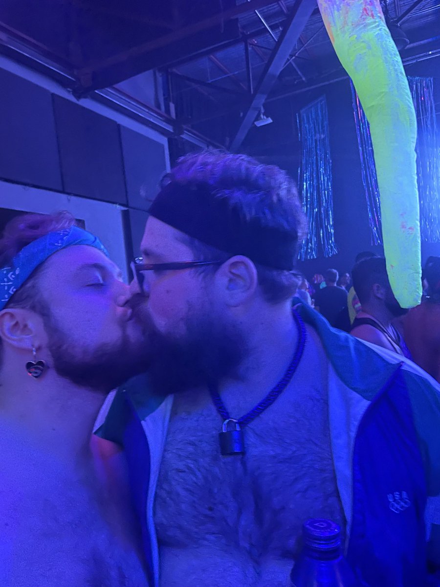 Beefygigson11's tweet photo. Grizz and Rexxx take on Velvet SF love you https://t.co/ZHZNoH4Ij2