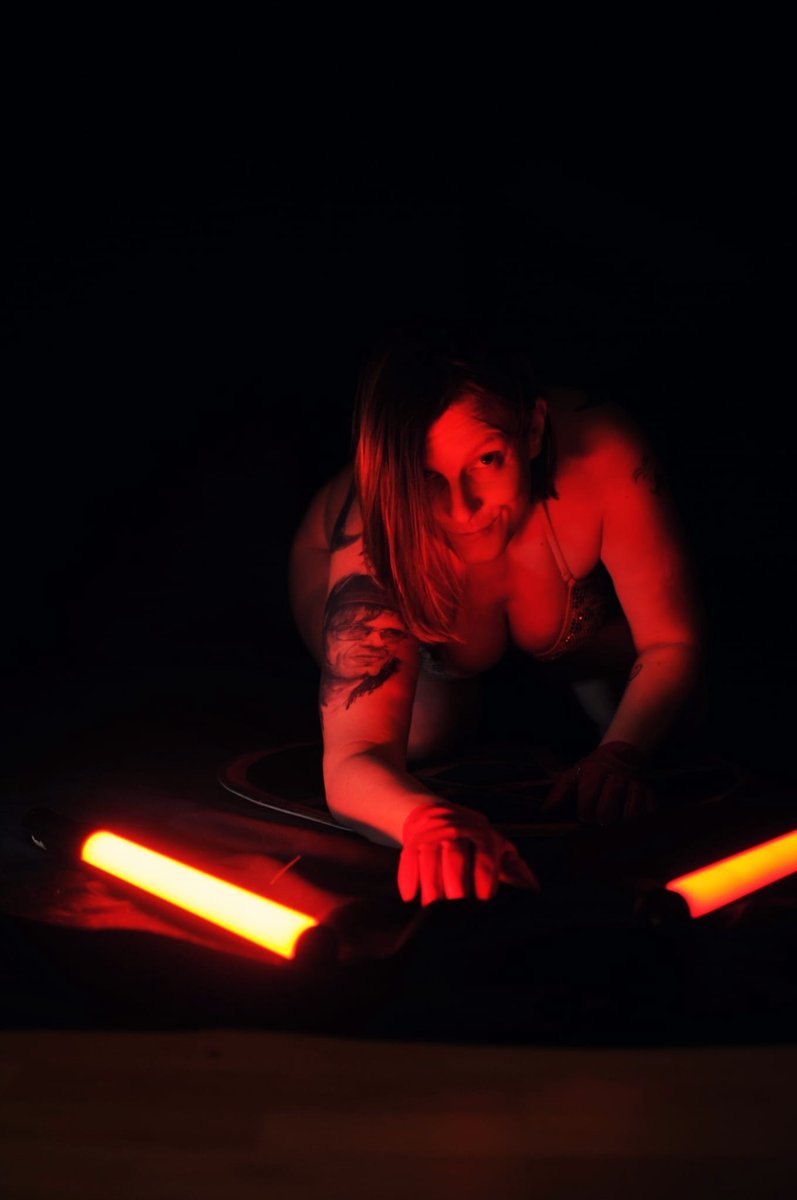 Ella_Bizarr_off's tweet photo. Redlight shooting https://t.co/6fpTGtaz7Q