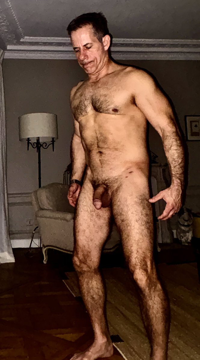 Naked Superman (111K+) tweet media