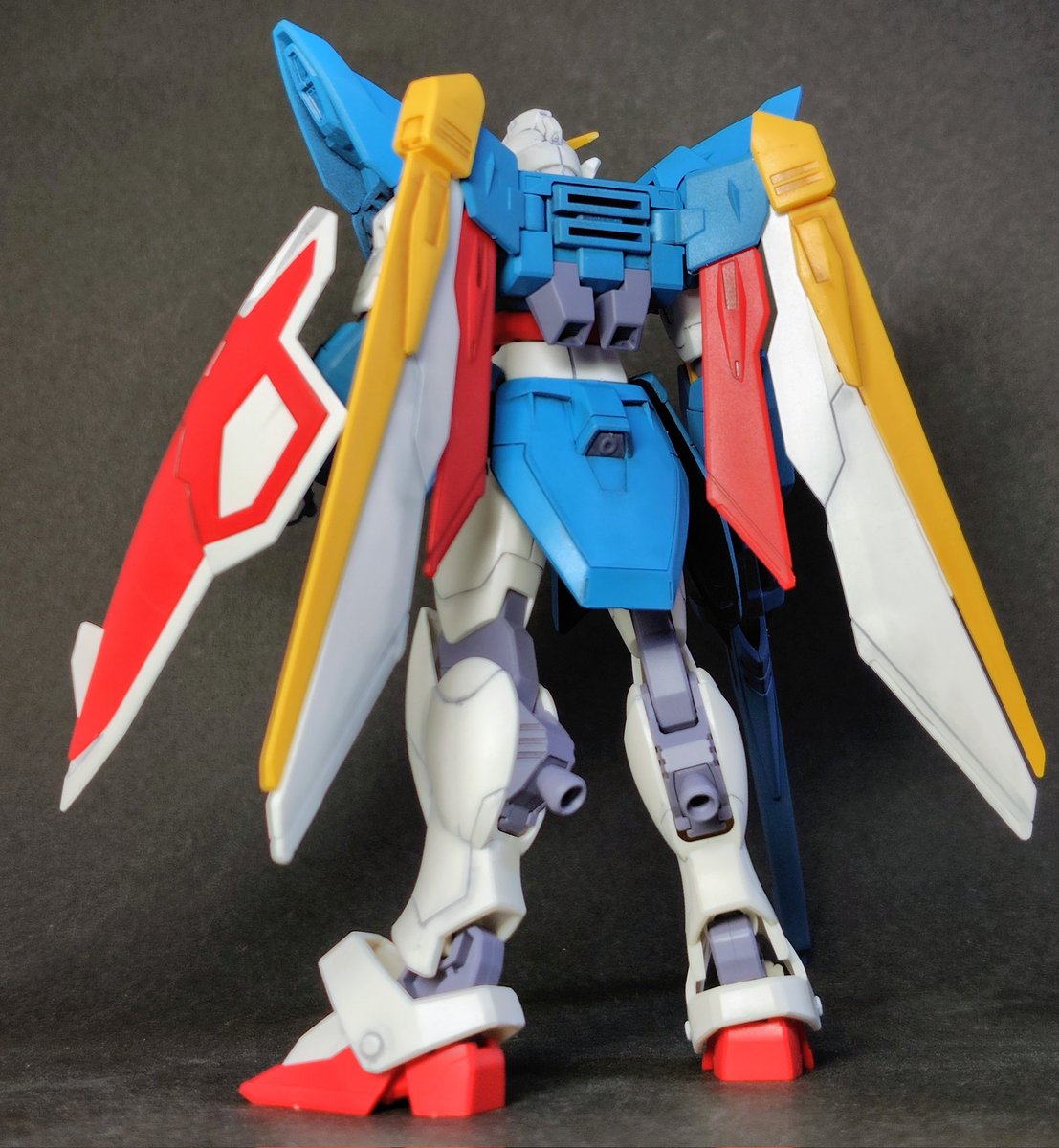 balpanther's tweet image. EG ウイングガンダムをもう一個完成。
Gガンダム最終話でよく見るといる色違いのウイングガンダムとして製作。
部分塗装で１日で仕上げた。
たまにはこういうのも楽しいな。
＃機動武闘伝Gガンダム
＃ガンプラ
＃ENTRYGRADE