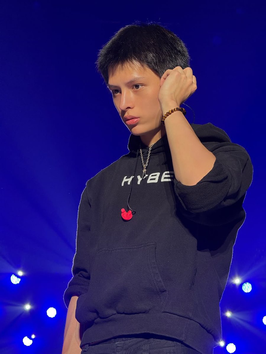 zhyufaxn's tweet image. Then we switched gears for the talk session: mic in hand, hoodie on, heart pendant swinging while I tried to put words to how grateful I am. These photos aren’t just snapshots, they’re the messy, loud, beautiful proof that every drop of effort was worth it.