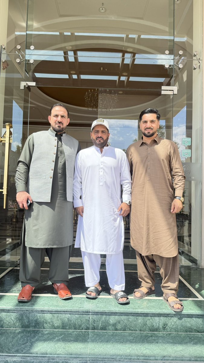 aftabalam55786's tweet image. Eid Mubarak from India 
#legends #cricket #League @SamiShinwari45 @ShezadMohammad