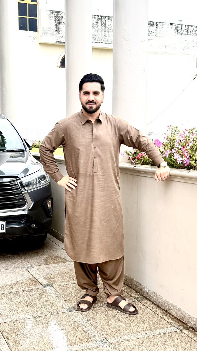 aftabalam55786's tweet image. Eid Mubarak from India 
#legends #cricket #League @SamiShinwari45 @ShezadMohammad