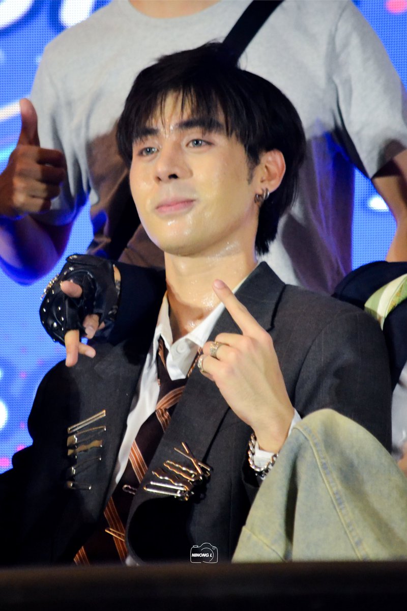 📸 of NINONG L tweet media