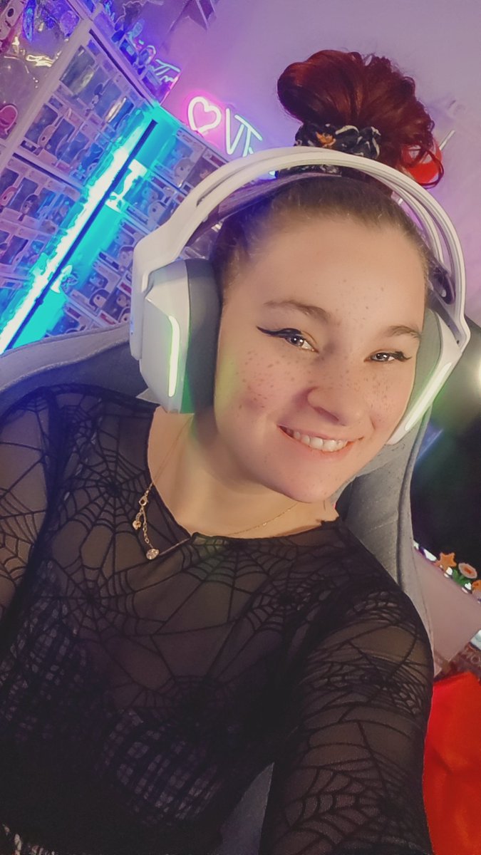 EgglooTV tweet media