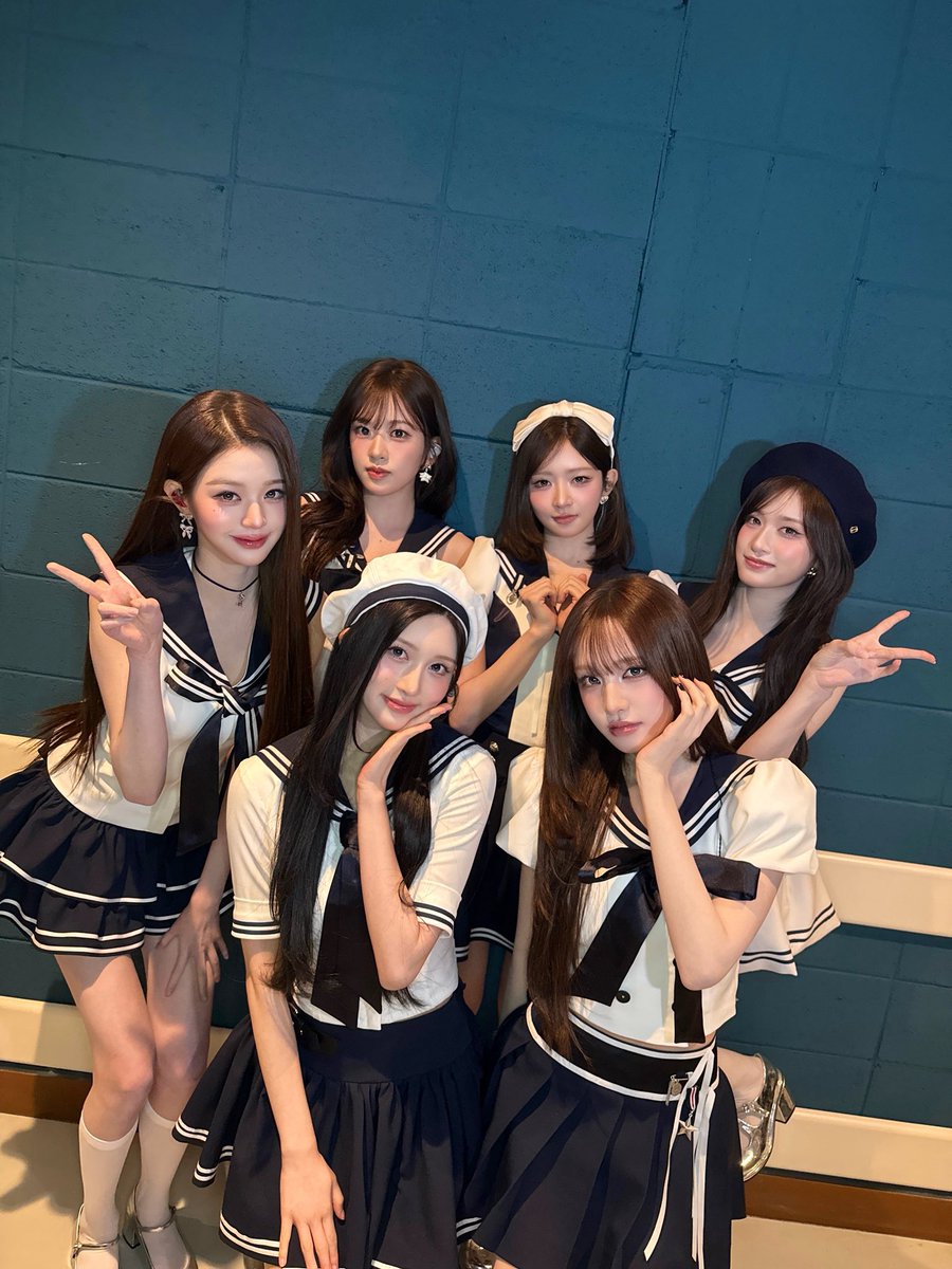 DIVE WITH IVE
#다이브_인투_아이브_D2
#DIVE_INTO_IVE_D2