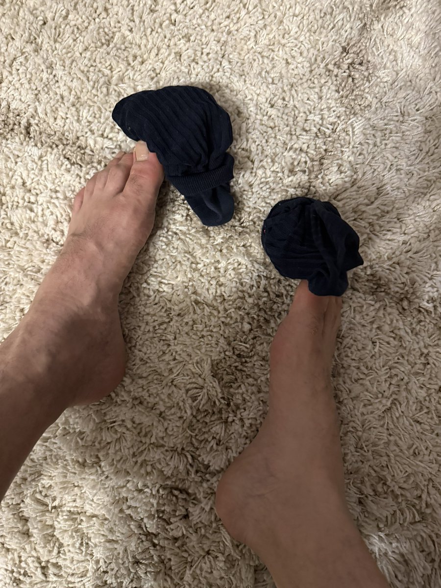 Come massage them 
#bigfeet
#feetfetısh #feet #feetworshi̇p #FeetAesthetic #feetseller