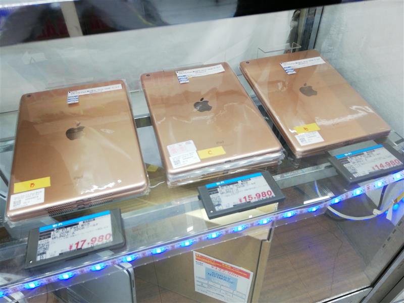 janpara_akiba3's tweet image. じゃんぱら秋葉原3号店
外装イマイチ？B/C/DランクのiPad 第6世代 32GB
複数入荷中('ω')
書籍アプリなど軽度な作業ならまだまだ現役！

#じゃんぱら #iPad #中古品