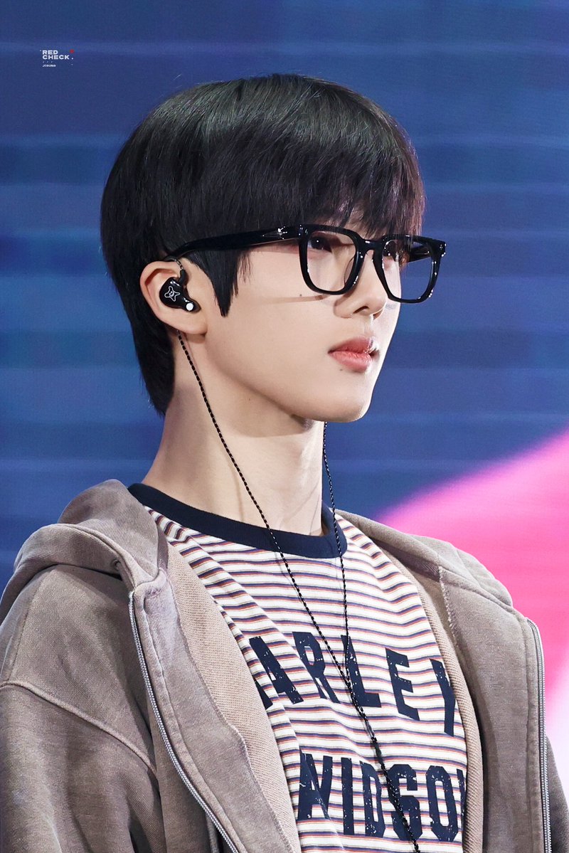 𝗥𝗘𝗗 𝗖𝗛𝗘𝗖𝗞 tweet media