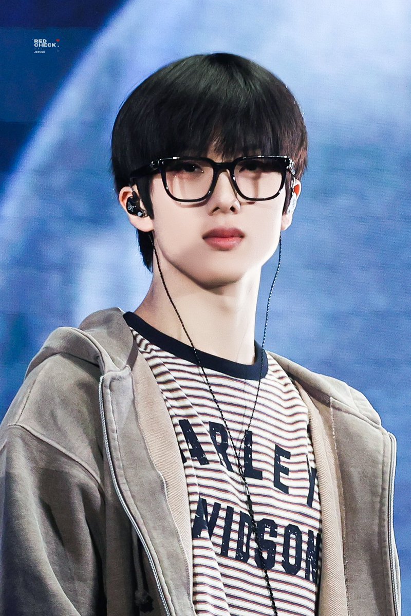 𝗥𝗘𝗗 𝗖𝗛𝗘𝗖𝗞 tweet media