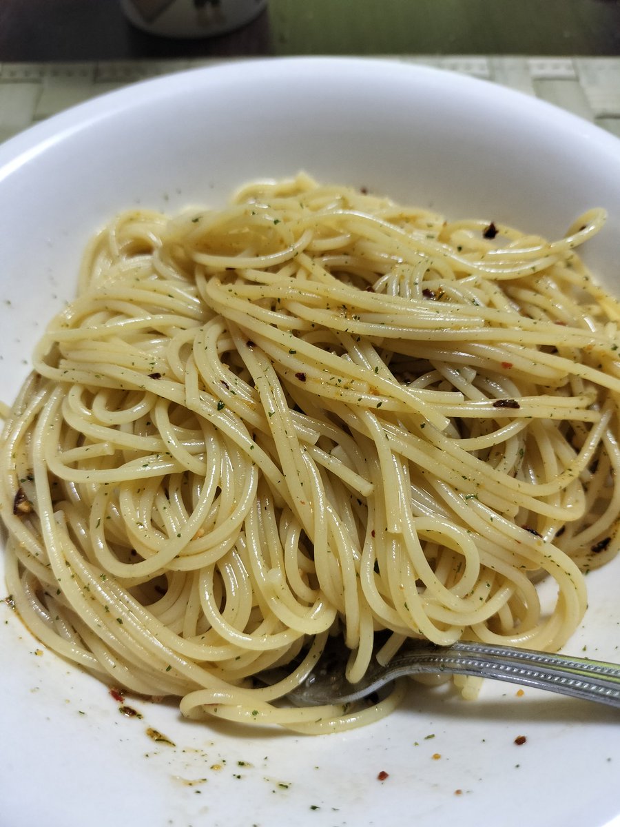お昼は、 #ペペロンチーノ 食べましたΨ( 'ч' ☆)
 
にんにく多めです😂