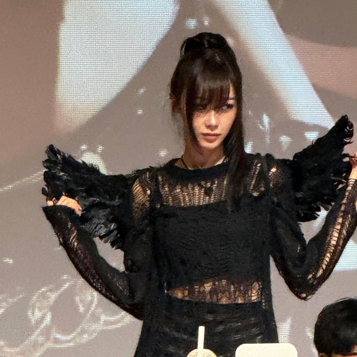 she looks so sickening with this look