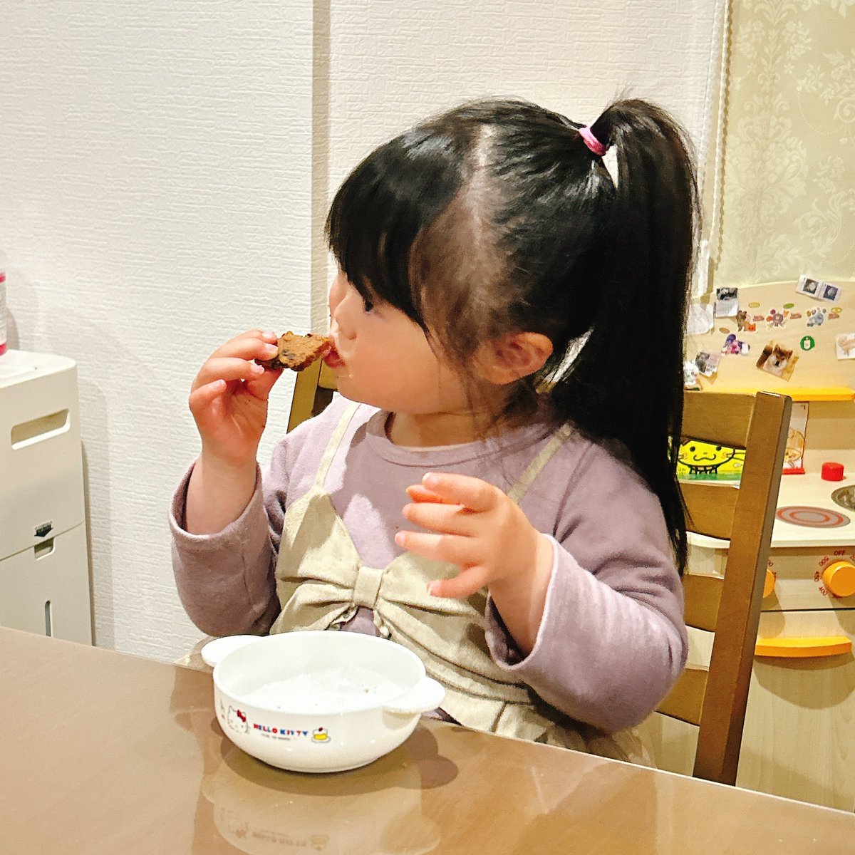 akarin21t's tweet photo. あっ！！！今日は
  #世界ダウン症の日
なんだね！！！
そういうのに疎い母←

 毎日癒されてる！！！
食べること大好きなあかりん
これからも元気に育ってね💕 https://t.co/LBsHR4p8Wt