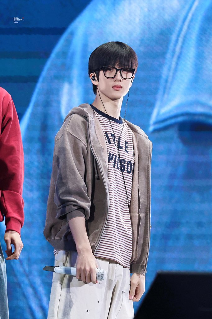 𝗥𝗘𝗗 𝗖𝗛𝗘𝗖𝗞 tweet media