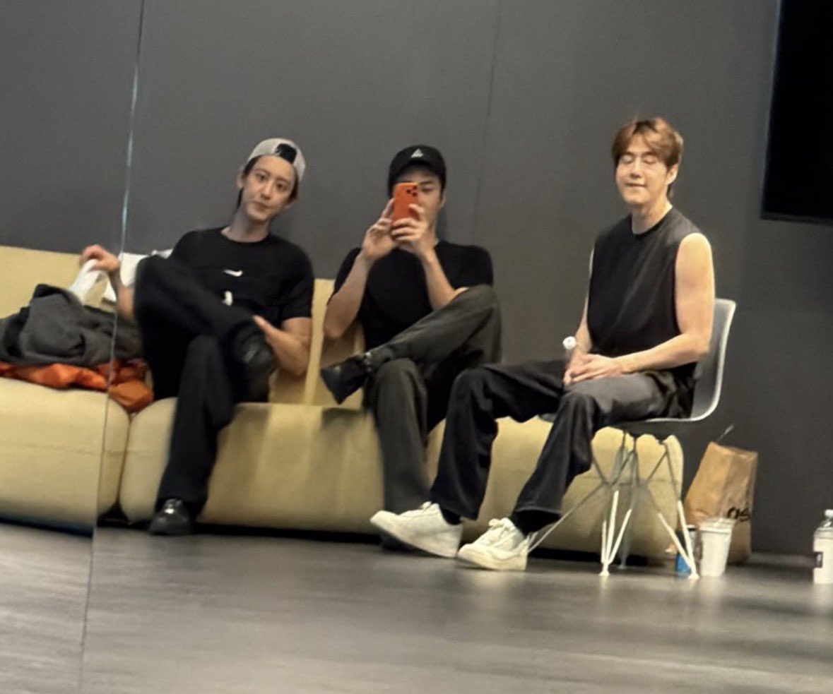 ninetyfour tweet media