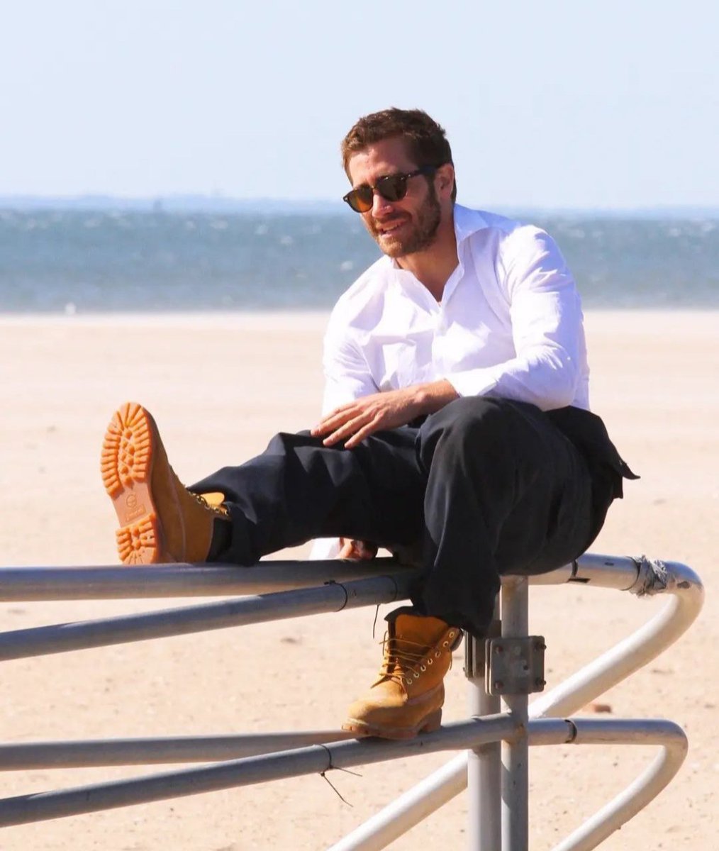 SilviaMJakeGy's tweet image. Run guy to the sun, where you can find better things. #jakegyllenhaal #demolition