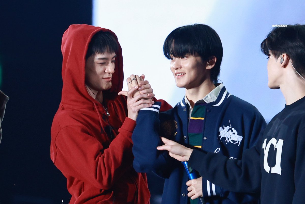 flora 🐈 tweet media