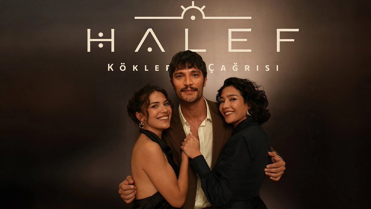 Kuz_221's tweet photo. #Halef #HalefKöklerinÇağrısı

-في الحلقات القادمه من مسلسل "الخليفة: نداء الجذور" ستنضم أم يلديز "��يران" للعمل وستلفت الإنتباه بكونها إمرأة متعلمة وجذابة…

-من جانب آخر سيبدأ اليوم تصوير الحلقة 27 من المسلسل وفي الحلقة 26 التي ستعرض يوم الخميس سيتم الطلاق بين ملك و سرحات… https://t.co/T0ioR57s4t