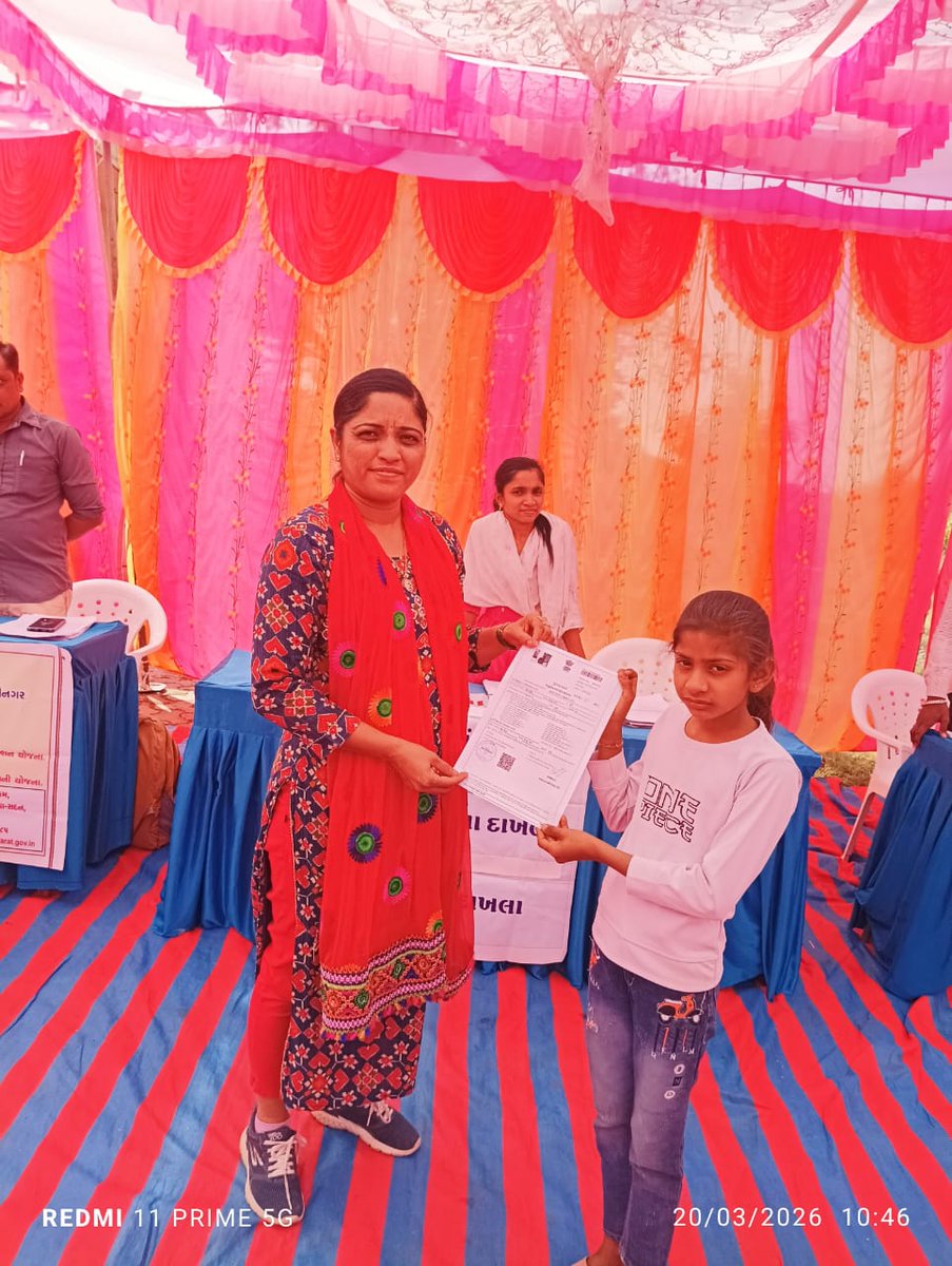 જેતપુર પાવી તાલુકાના ઉમરવા  ગામ ખાતે સેવા સેતુનું આયોજન કરાવવામાં આવ્યું.  ગ્રામજનોએ બહોળી સંખ્યામાં વિવિધ સેવાઓનો લાભ લીધો.   જુદા જુદા વિભાગના લાભાર્થીઓને સ્થળ પર જ પ્રમાણપત્રો એનાયત કરાવામાં આવ્યાં. <a href="/CMOGuj/">CMO Gujarat</a> <a href="/collectorcu/">Collector Chhotaudepur</a> <a href="/SDMChhotaudepur/">ASSISTANT COLLECTOR & SDM Chhotaudepur</a> <a href="/InfoGujarat/">Gujarat Information</a> <a href="/infocugog/">Info ChhotaUdepur GoG</a>