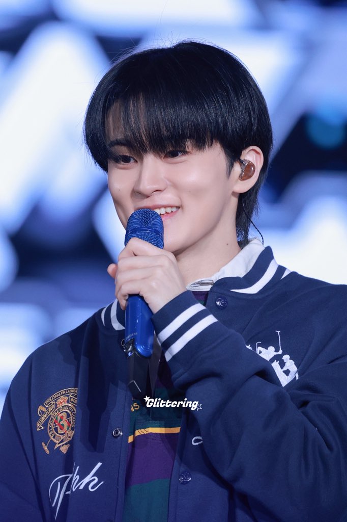 𝙂𝙡𝙞𝙩𝙩𝙚𝙧𝙞𝙣𝙜 tweet media