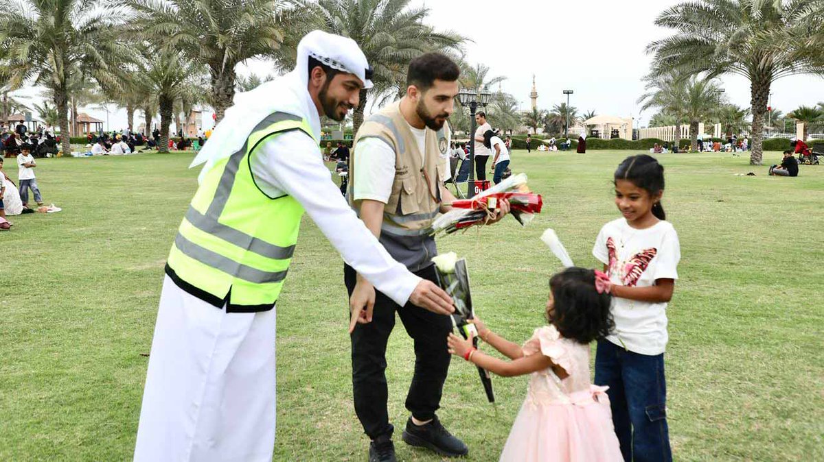 sharjah24's tweet image. #AlHamriyah greets visitors with roses on #EidAlFitr
#Sharjah24 sharjah24.ae/en/Articles/20…