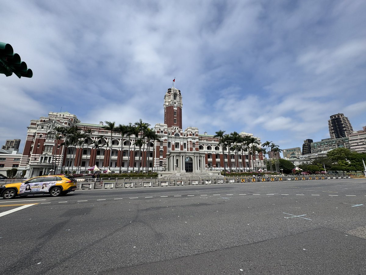 朝食は阜杭豆漿へ、1時間待ち
その後は自転車で総督府、中正記念堂へ
#台湾旅行