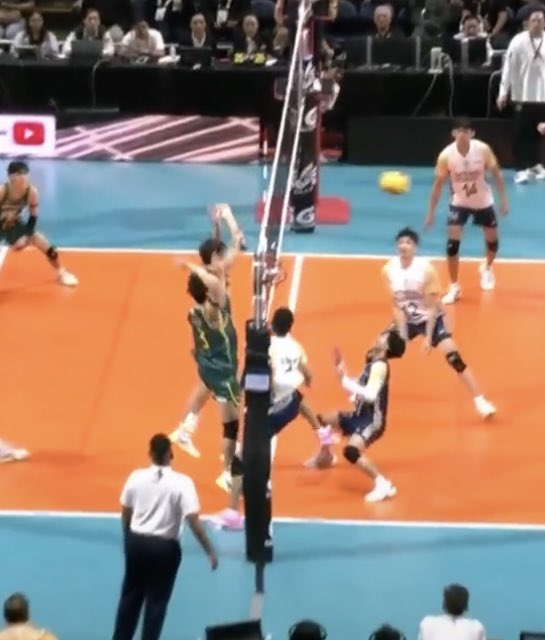 Si Cacao daw tumama sa net. 

Ate, napakalayo ng siko ni Ariel sa net. Mga 8080. Syempre yung pinapanuod nyo is yung angle na papabor sainyo. Mga tonta

#uaapseason88