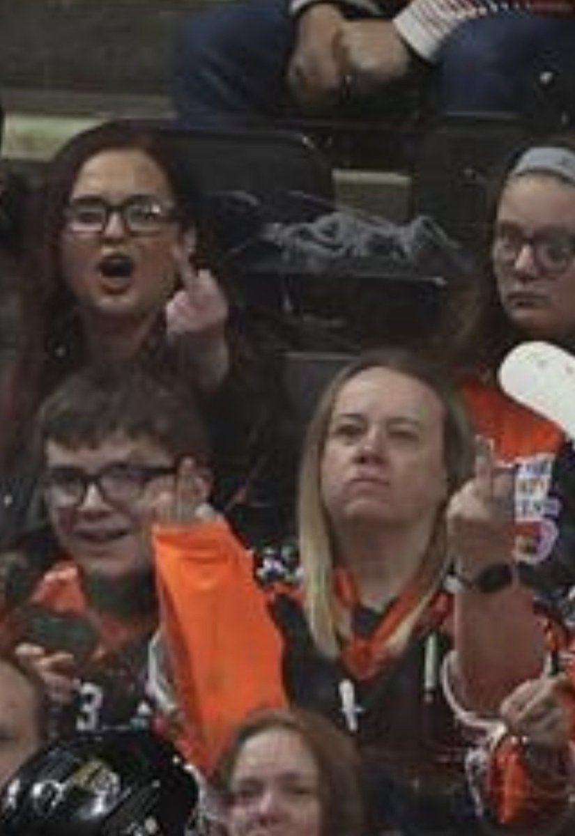 Face At The Plexi tweet media