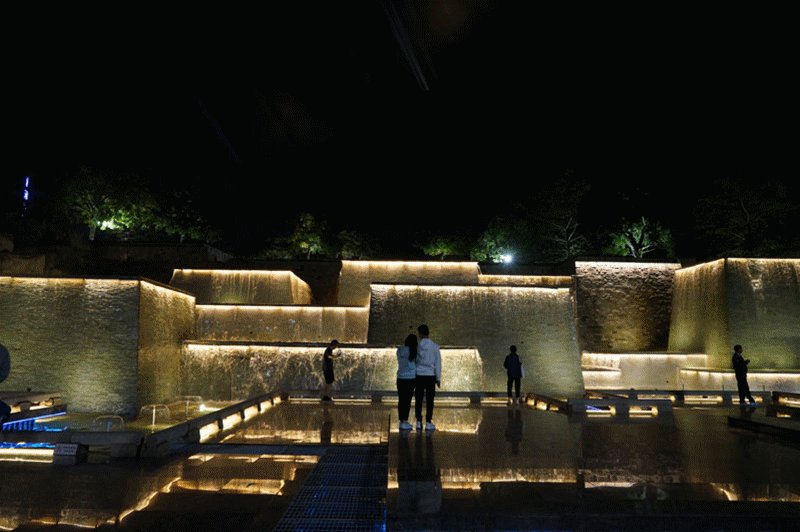 •●• tweet media