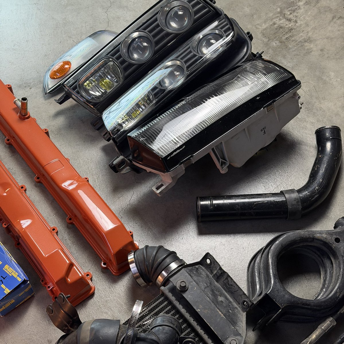 SHIRTSTUCKEDIN tweet media