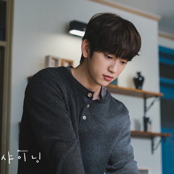 MYJINYOUNGONLY's tweet photo. ชอบสไตล์เสื้อผ้า ทรงผม ของจินยองเรื่องนี้อ่ะ หล่อวัยรุ่น ดูดีจริงๆ

#박진영 #진영 #Jinyoung #ParkJinyoung #StillShining #샤이닝 https://t.co/mG8xPYzFoX