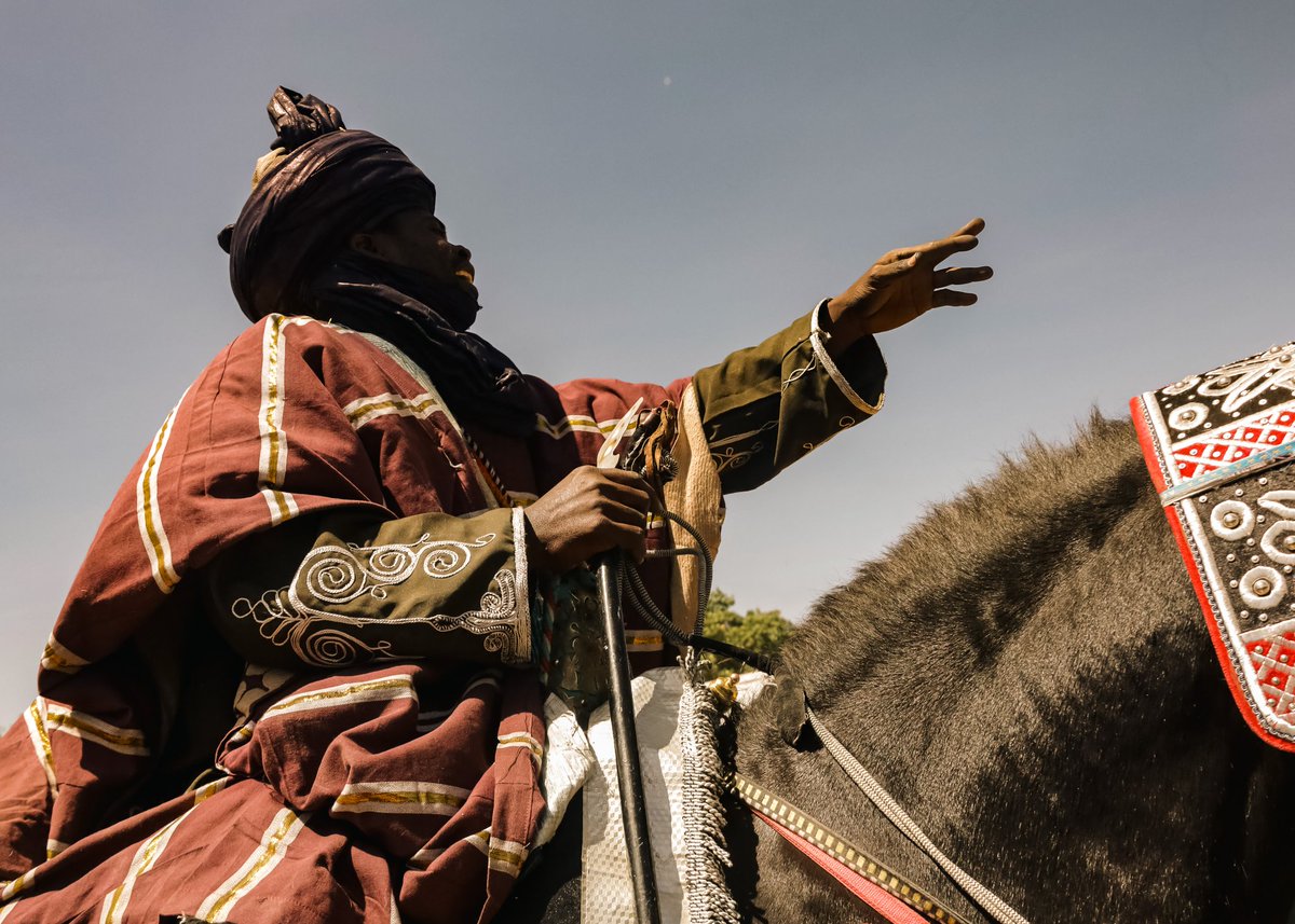 LekeViews's tweet image. Second day of Sallah at Hawan Bariki—celebrating Zaria’s royal heritage as the procession moves between the palace and town square, leading up to the grand Durbar.
#eid #durbar #zaria #emirate