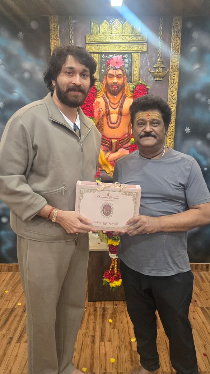BangaloreTimes1's tweet photo. #Raymo actor #Ishaan and Roopali who tied the knot recently, will host a grand reception on Sunday. Ishaan has been personally inviting Sandalwood celebs; seen here with #Sudeep, #Upendra and #Jaggesh.
#Wedding #Weddigseasons #KFI #KannadaCinema #latest #trending https://t.co/GR5BiNt3OZ