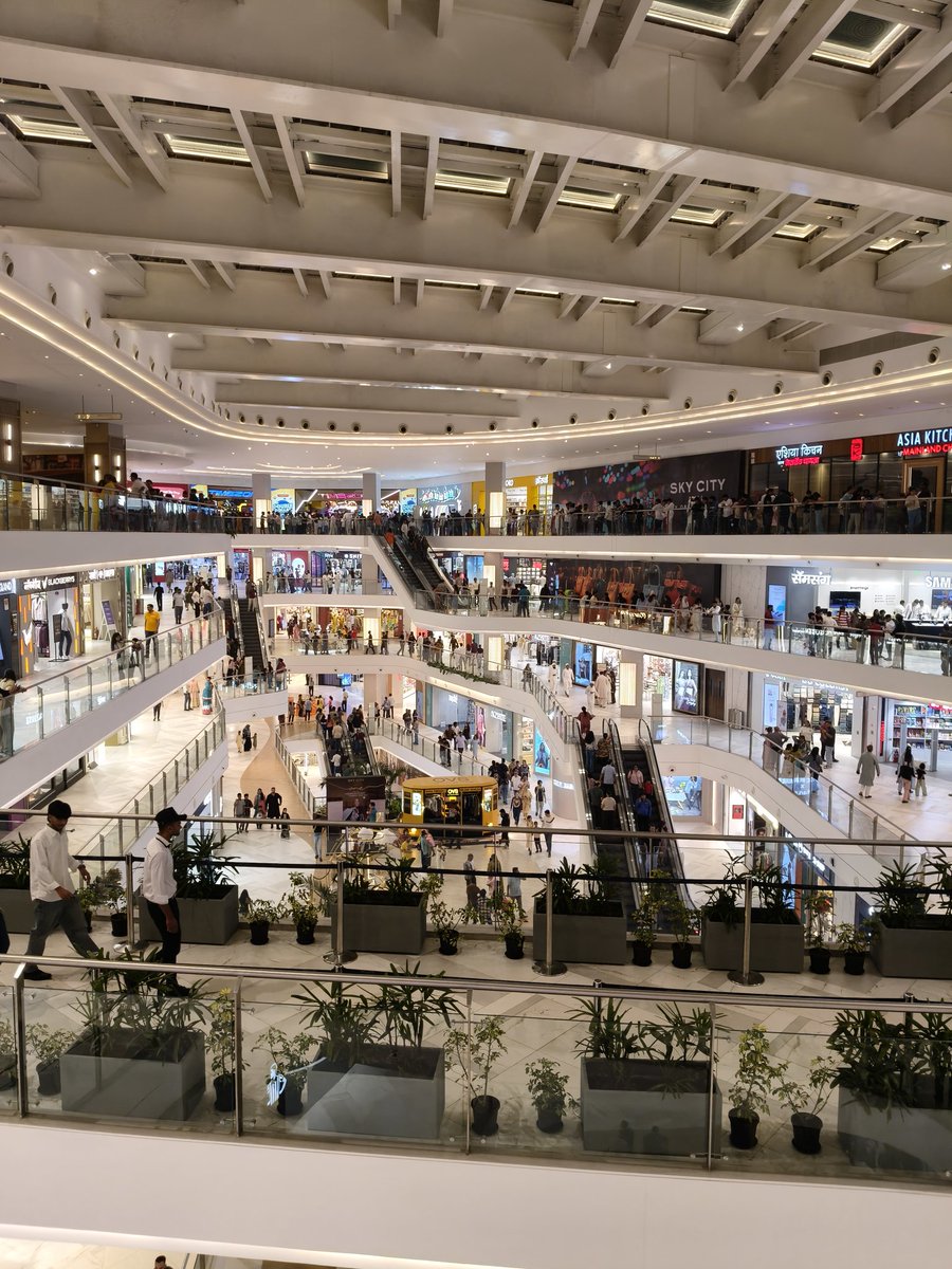 AnanthK88's tweet photo. Malls are the modern Parks. https://t.co/gl5OheD5K2