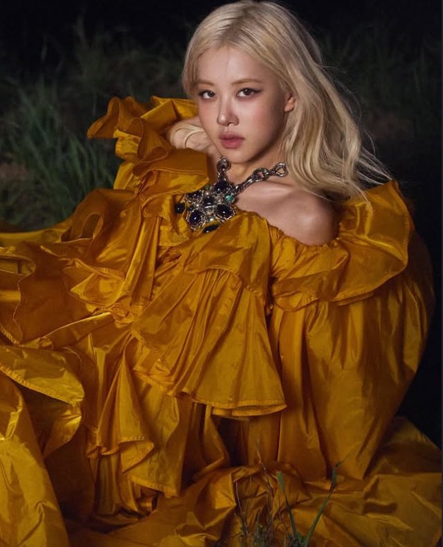 titlejt's tweet photo. Rose 🫶🏻🧡 CR fashion book with
@YSL Anthonyvaccarello 

#Rose #crfashionbook #YSL https://t.co/Ag1MjVD7V1