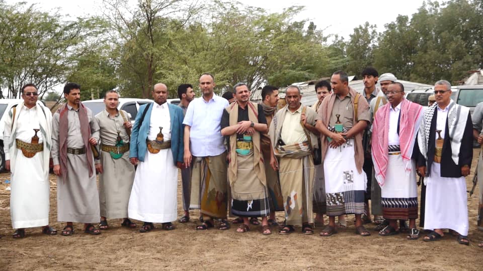 GHTSMS's tweet photo. جانب من مشاركة رئيس هيئة المستشفى الجمهوري بصنعاء أ.د محمد طاهر جحاف،  ونائب وزير الصحة، إلى جانب محافظ الحديدة في الزيارة العيدية للمرابطين في جبهتي #زبيد و #الجراحي بمناسبة #عيد_الفطر_المبارك، ناقلين تحايا القيادة ومشيدين بصمودهم في ميادين العزة والكرامة.

#متابعات https://t.co/wImb6YpyYo