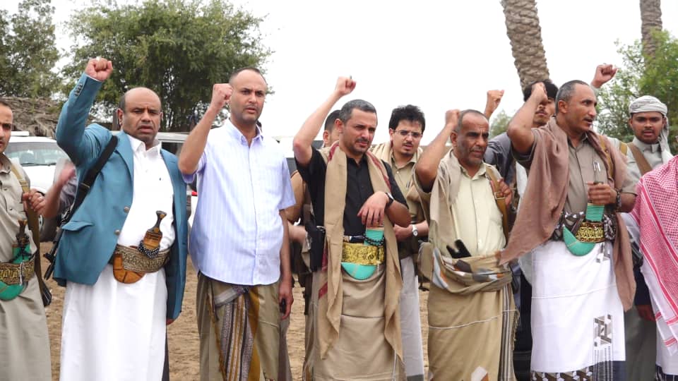 GHTSMS's tweet photo. جانب من مشاركة رئيس هيئة المستشفى الجمهوري بصنعاء أ.د محمد طاهر جحاف،  ونائب وزير الصحة، إلى جانب محافظ الحديدة في الزيارة العيدية للمرابطين في جبهتي #زبيد و #الجراحي بمناسبة #عيد_الفطر_المبارك، ناقلين تحايا القيادة ومشيدين بصمودهم في ميادين العزة والكرامة.

#متابعات https://t.co/wImb6YpyYo